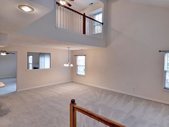 4th image of 120 Buttonwood Ln