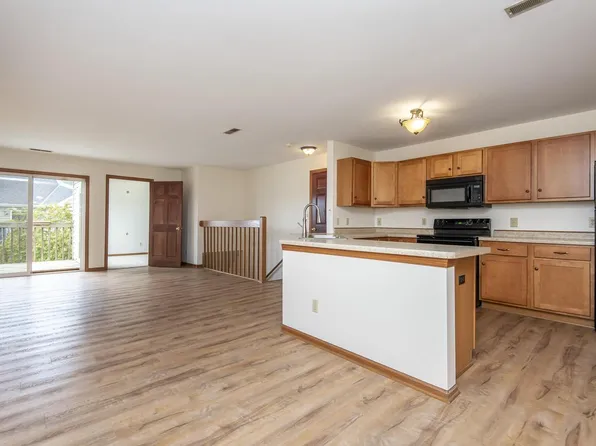 N25W24037 River Park DRIVE #9, Pewaukee, WI 53072