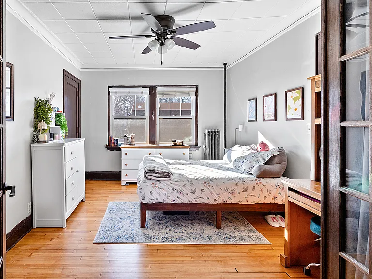 Oxford Apartments — Photo 7