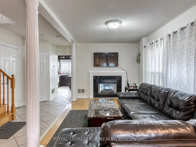 74 Fountainbridge Dr — Photo 4