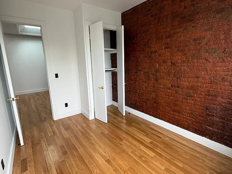 60-82 Catalpa Ave #2B — Photo 7