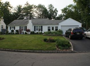 8 S Baums Ct, Livingston, NJ 07039