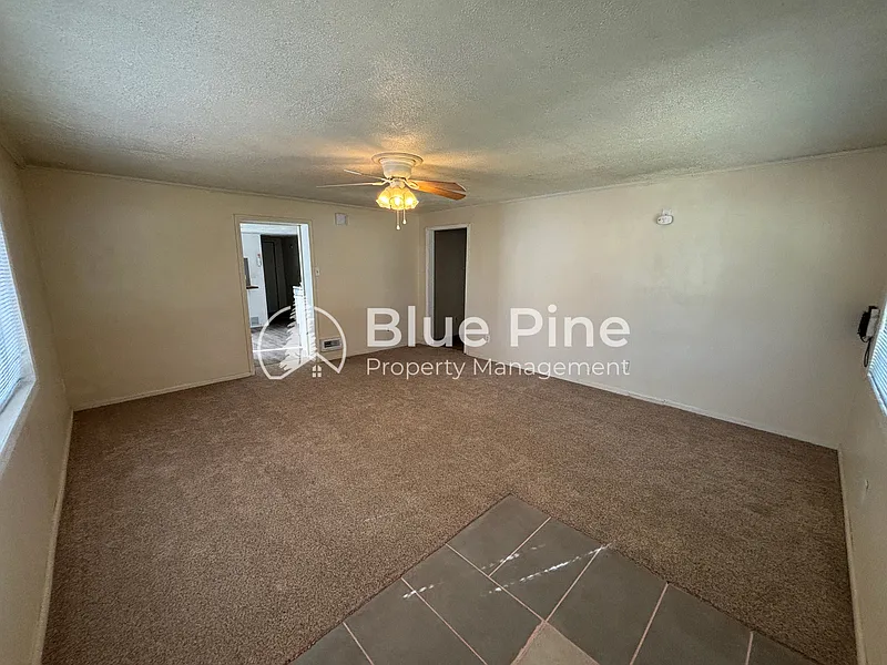 3 bed, 1.0 bath, 1190 sqft, $1,595 — Photo 2