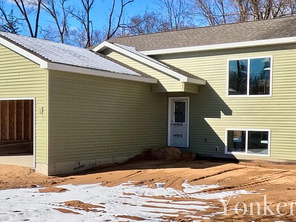 2nd image of 216 Leonard St