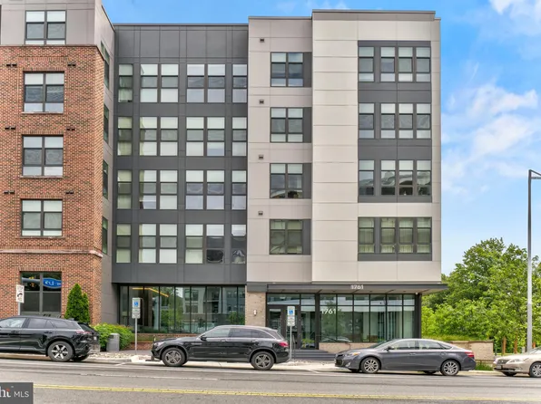 1761 Old Meadow Rd #209, McLean, VA 22101