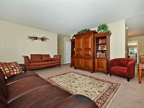 5th image of 6373 Ashcroft Dr
