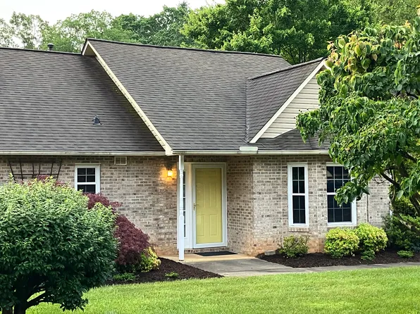 6 Gatehouse Ct, Asheville, NC 28803