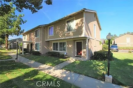 3 bed, 2.5 bath, 1336 sqft, $3,200 — Photo 1