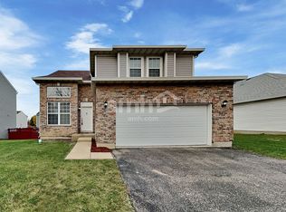 425 Long Ln, Bolingbrook, IL 60440