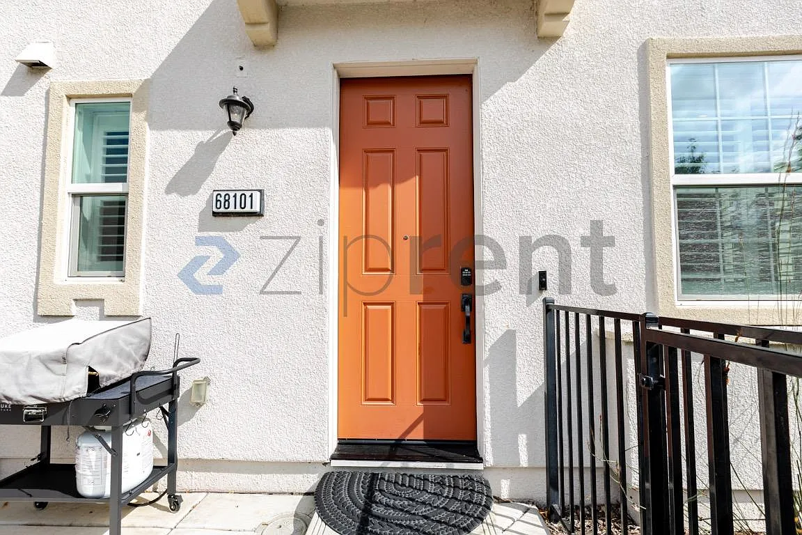 3 bed, 2.5 bath, 1323 sqft, $2,950 — Photo 3