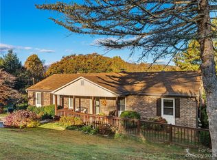 95 Leaf Ln, Clyde, NC 28721