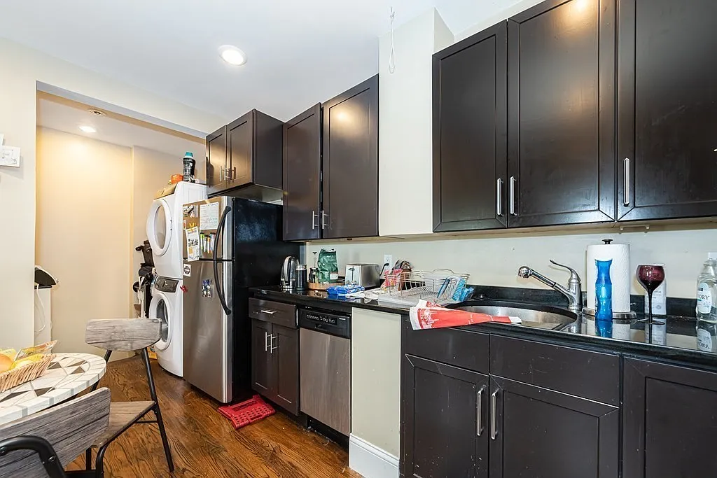 3 bed, 1200 sqft, $5,200 — Photo 4