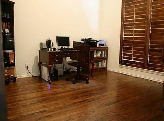 3rd image of 1433 Lampasas Dr