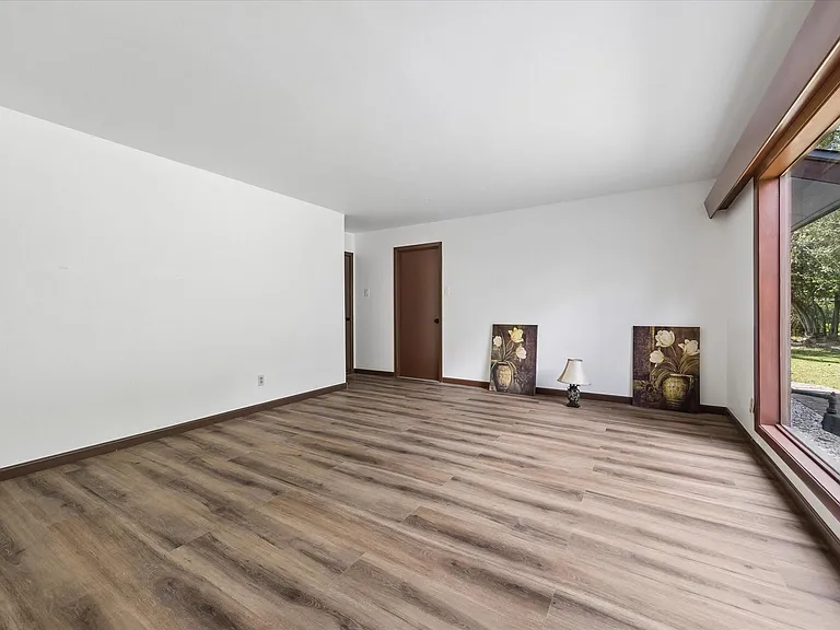 9805 Shadow Wood Dr — Photo 11