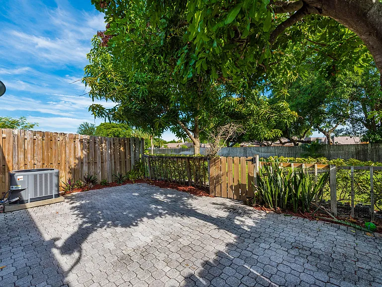 1013 NW 53rd St — Photo 26