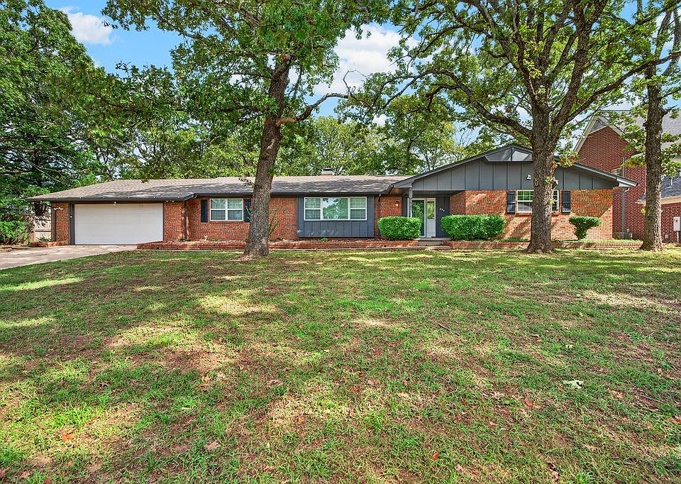 1st image of 204 S Morrison Dr
