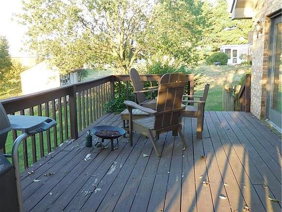 4th image of 110 E Hillcrest Dr