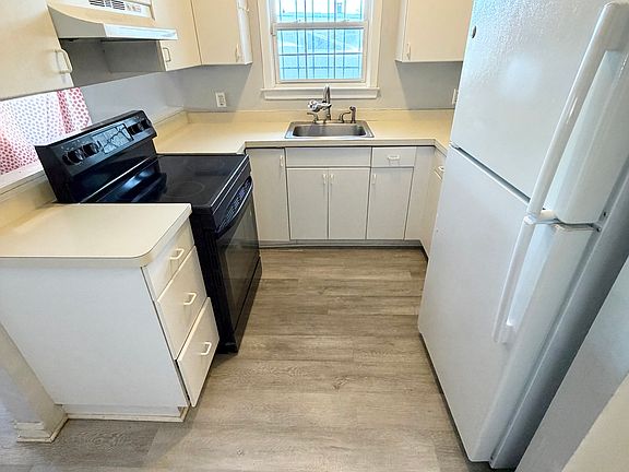 4th image of 53 Woodward Ave #1