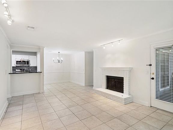 4th image of 442 Warm Springs Cir