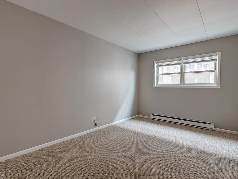 Marengo Place Apartments — Photo 12