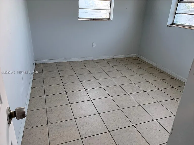 756 NW 5th St — Photo 5