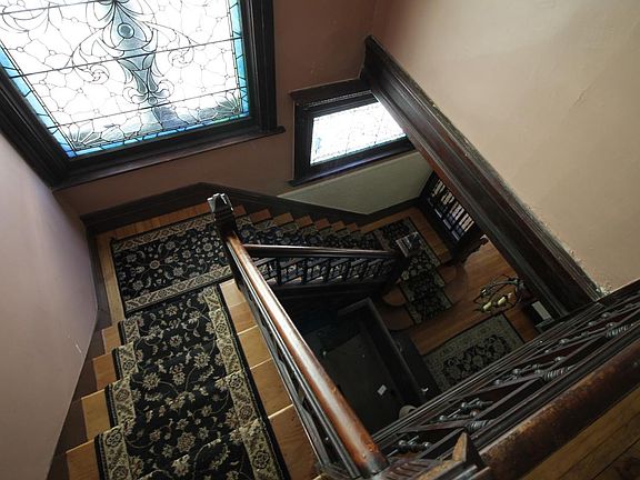4th image of 390 Elmwood Ave APT 2