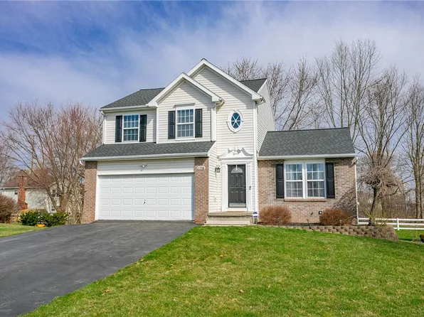 1116 Belmont Dr, Farmington, NY 14425