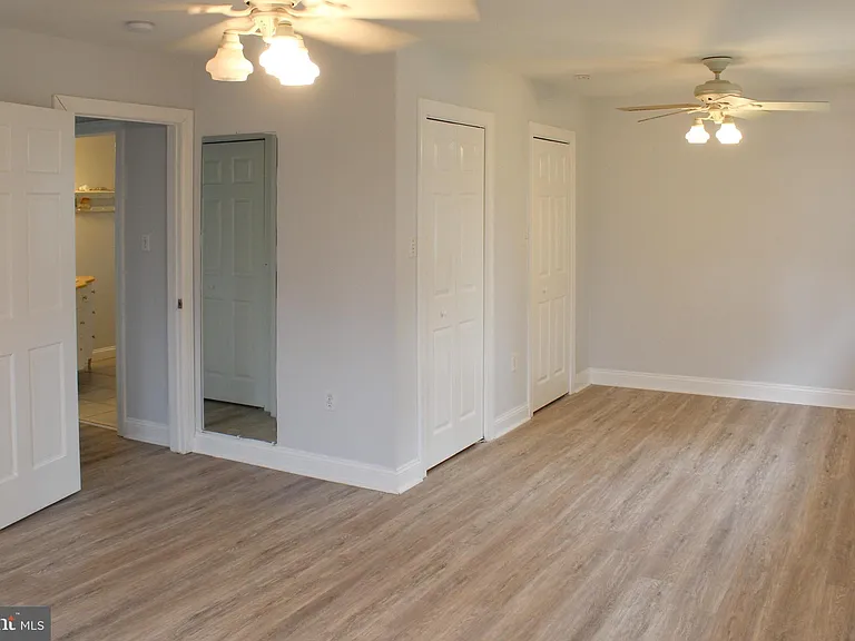 105 Robin Hood Ln — Photo 5