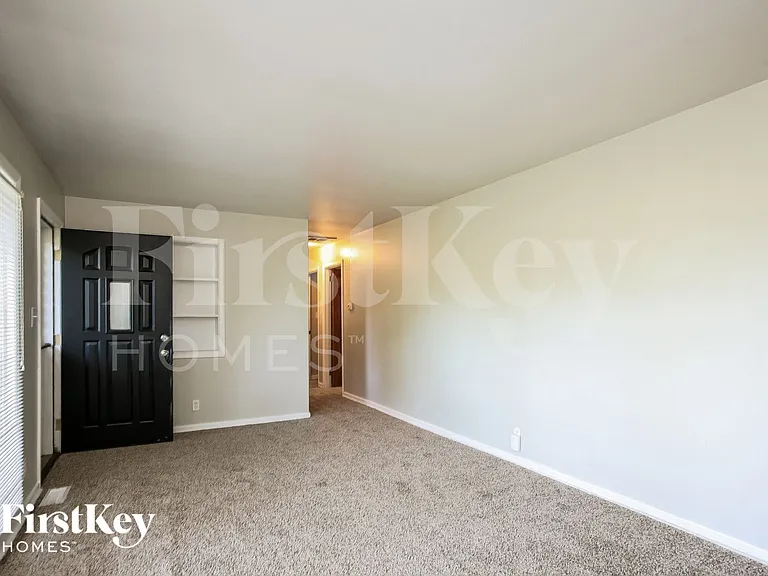 505 Vista Dr — Photo 4