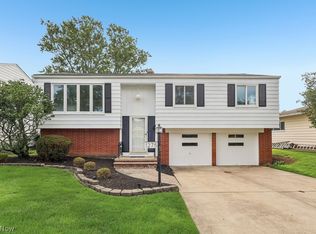1275 Jackie Ln, Mayfield Heights, OH 44124