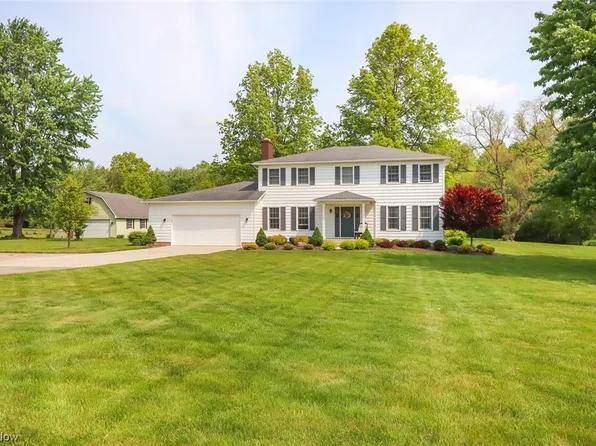 106 Country Pl, Grafton, OH 44044