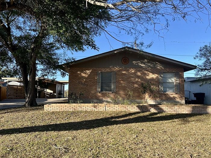 1st image of 2301 N Parkwood Dr