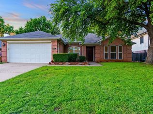 323 Stately Oak Ln, Lake Dallas, TX 75065