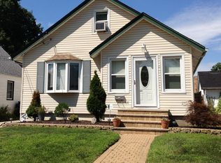 68 Nottingham Rd, Malverne, NY 11565