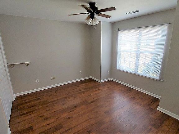3rd image of 1516 Emerald Pointe Ln