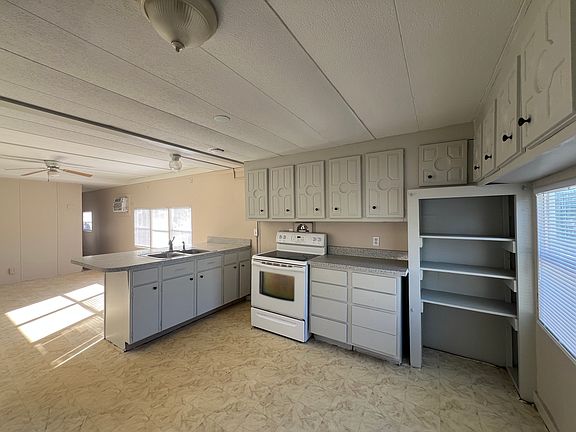 5th image of 2751 Park Ln NE