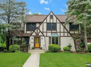 60 Chestnut St, Ramsey, NJ 07446