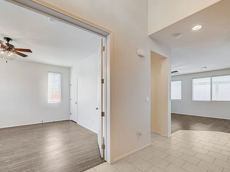 6637 Cliff Shore Ct — Photo 24