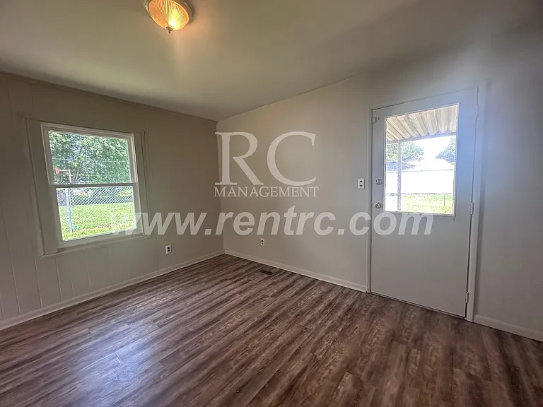 1213 Giddings St — Photo 3