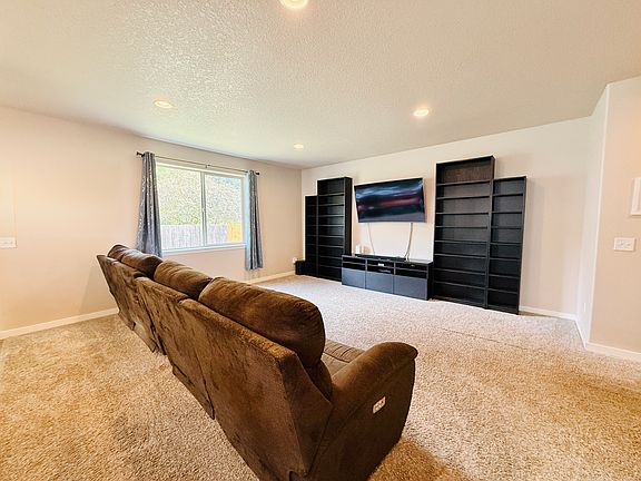 3rd image of 5611 NE 52nd Pl
