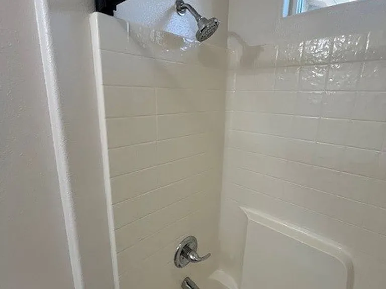 414 Edgewater St — Photo 20