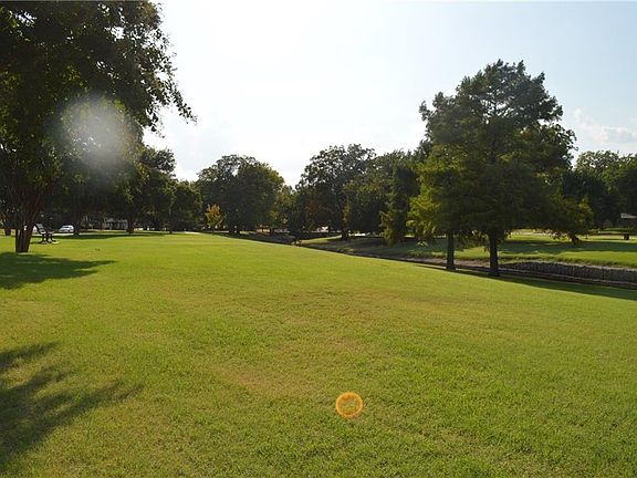 3rd image of 2734 Golfing Green Dr