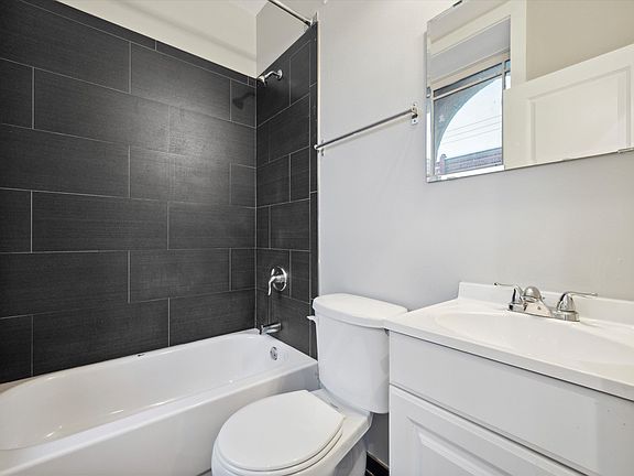 5th image of 1701 W Jefferson St #2