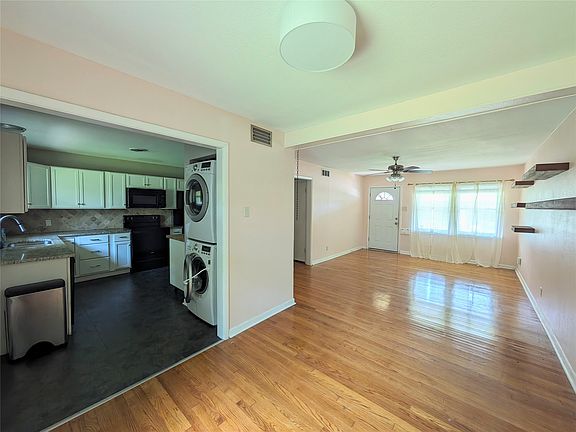 4th image of 2209 Costa Mesa Dr