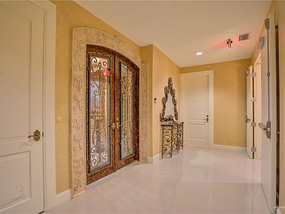 3rd image of 310A Padre Blvd