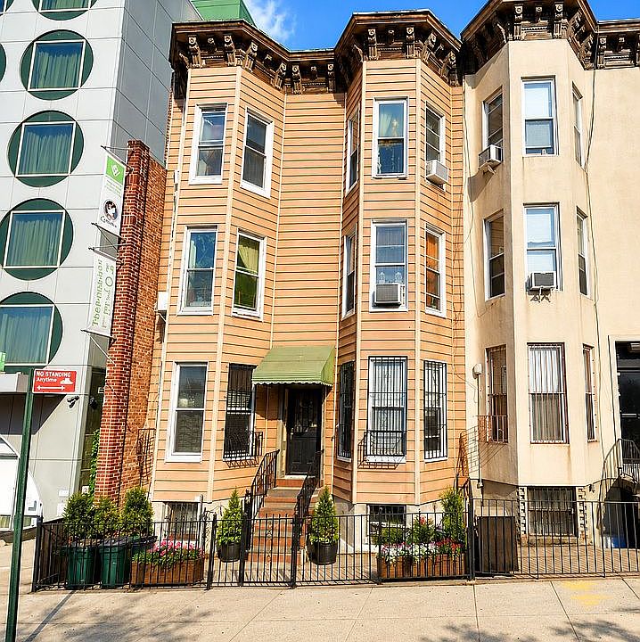 1st image of 465 39th St