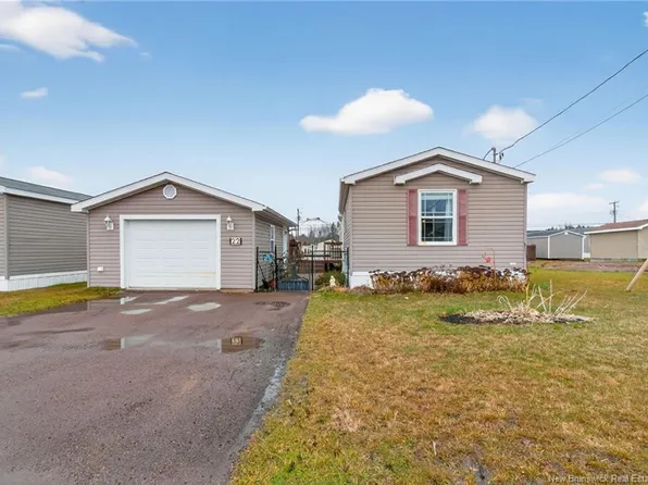 22 Tobique Ln, Dieppe, NB E1A 5J5