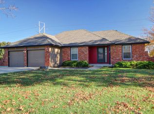 19985 Broadmoor Ln, Stilwell, KS 66085