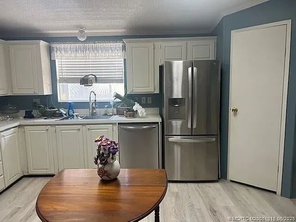 2nd image of 924 Sun Acres Ln