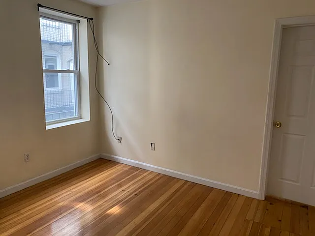 220 Hanover St #10 — Photo 15